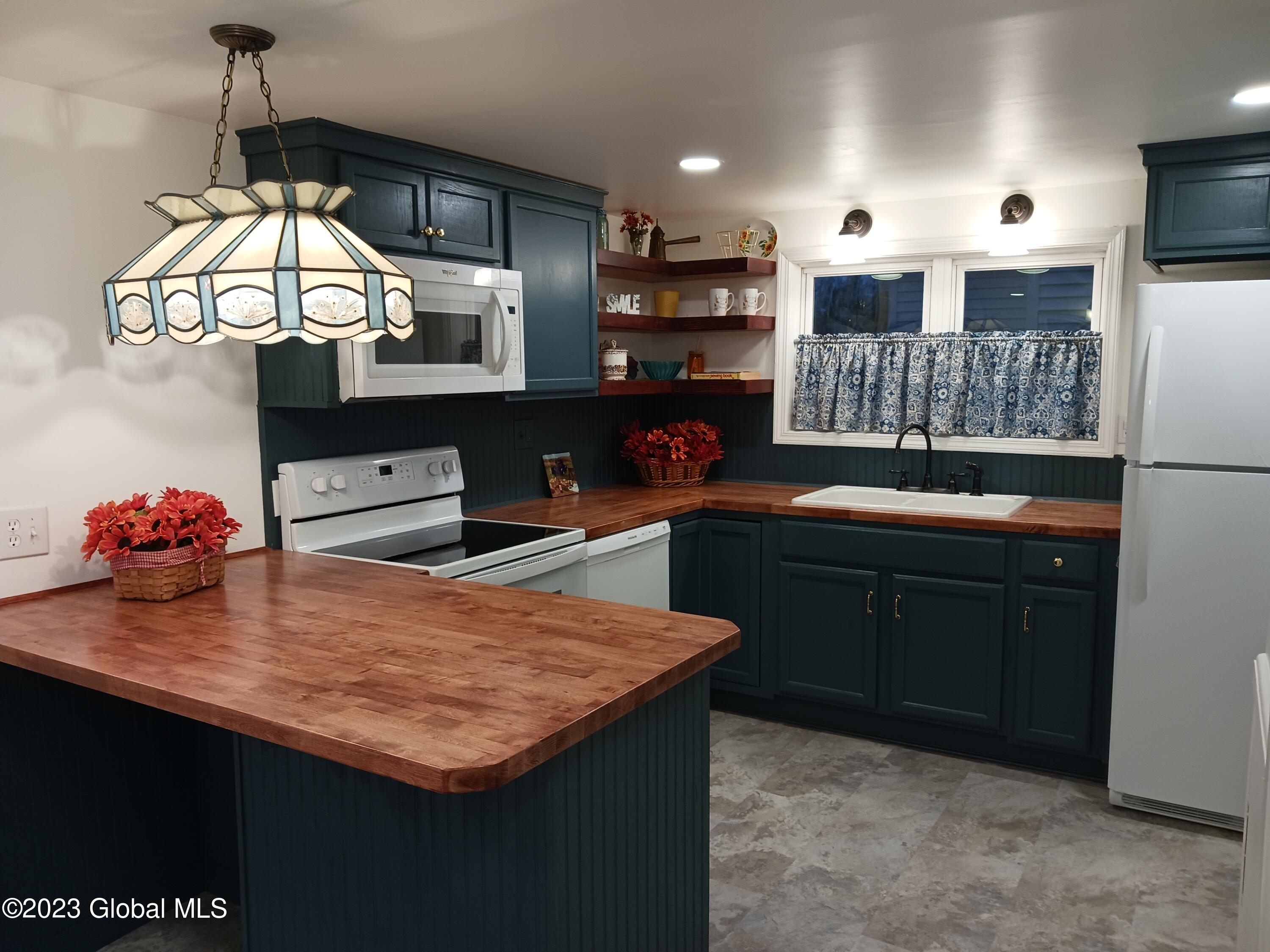 1071 Laura Street Rotterdam, NY 12306 - Photo 20 of 21 laura kitchen 2