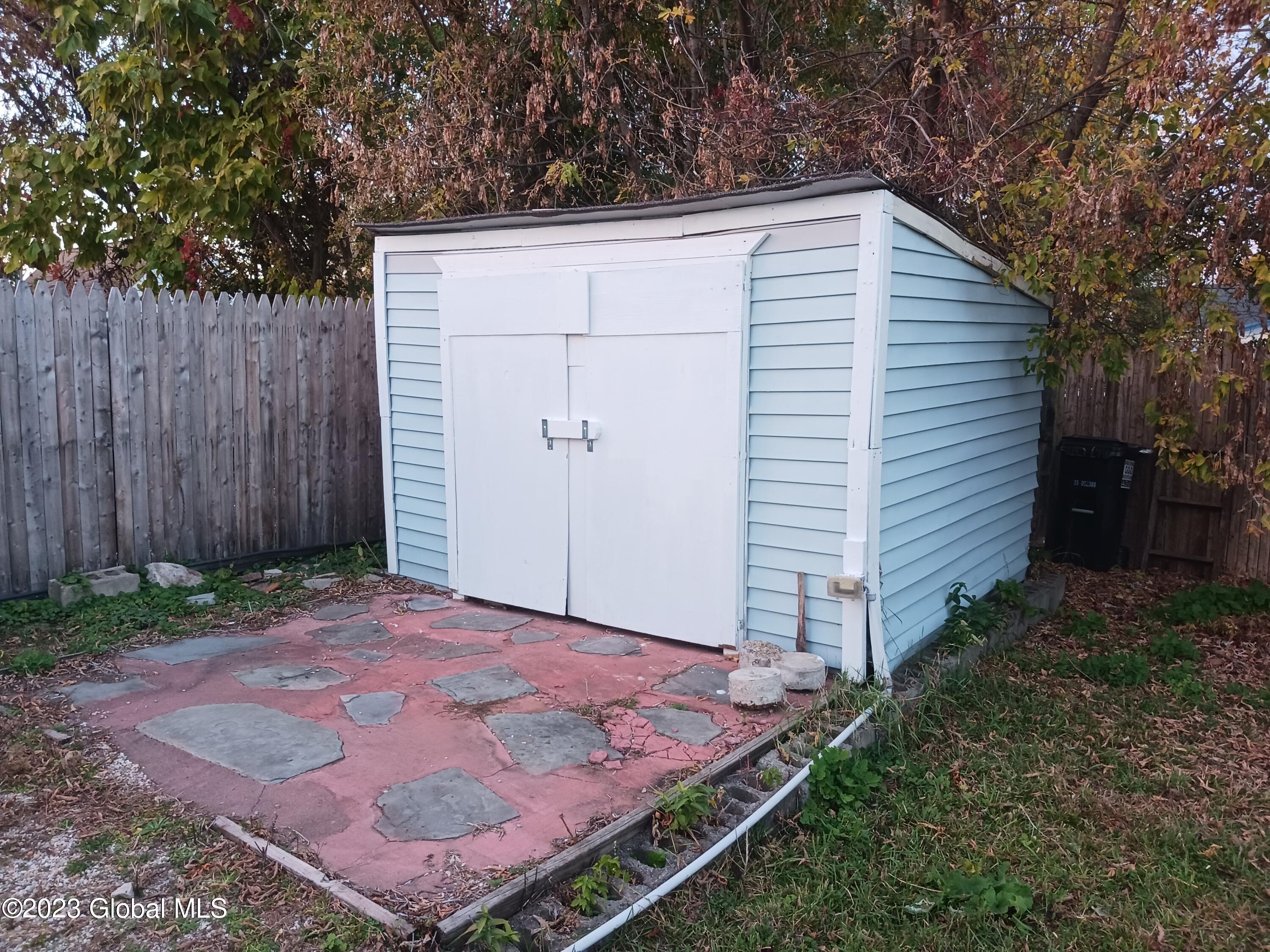 1071 Laura Street Rotterdam, NY 12306 - Photo 4 of 21 1071 Laura Street shed