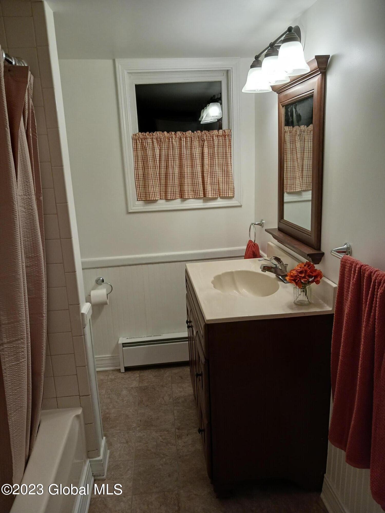1071 Laura Street Rotterdam, NY 12306 - Photo 8 of 21 Laura full bath