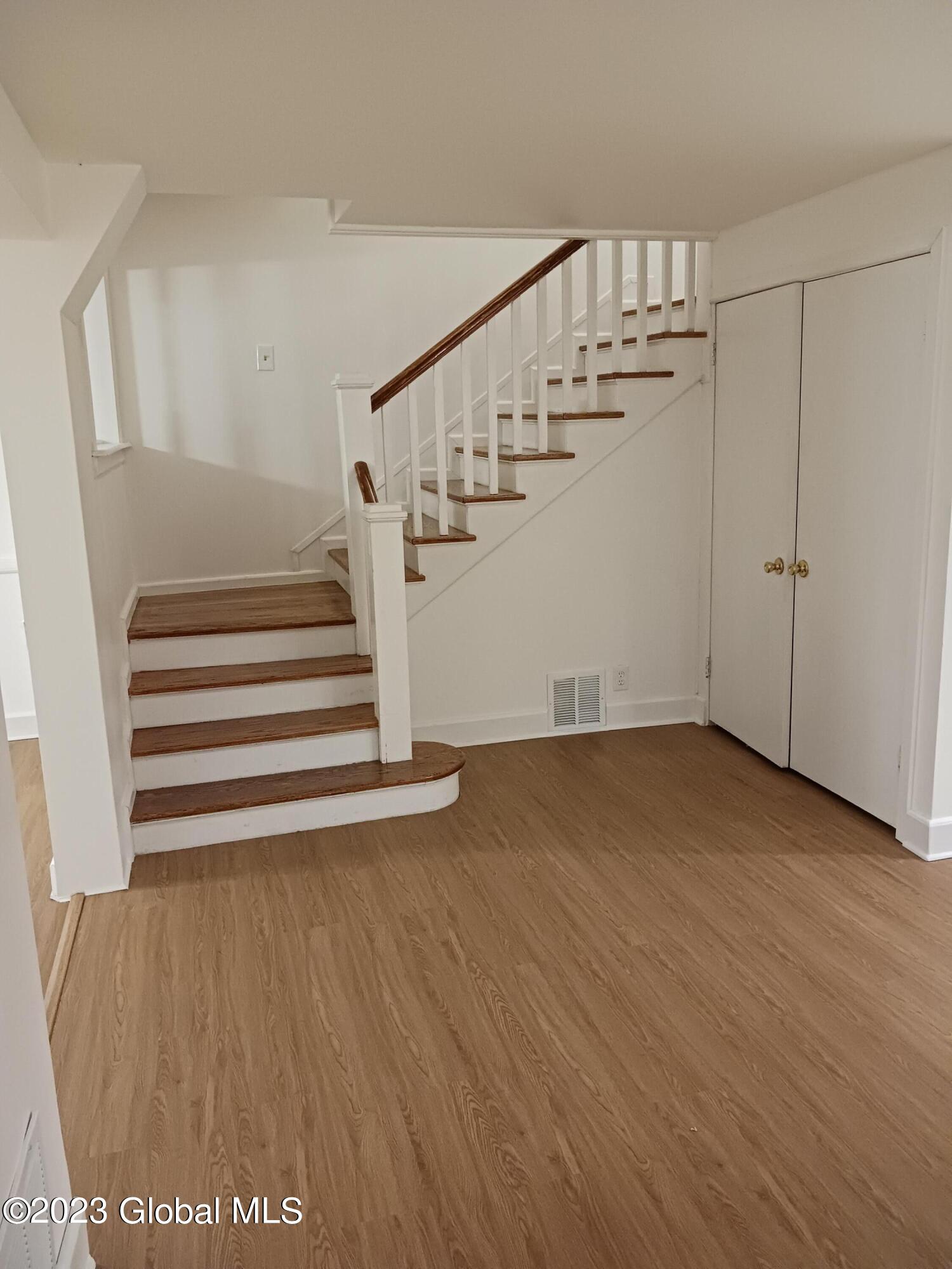 1071 Laura Street Rotterdam, NY 12306 - Photo 10 of 21 laura vesibule