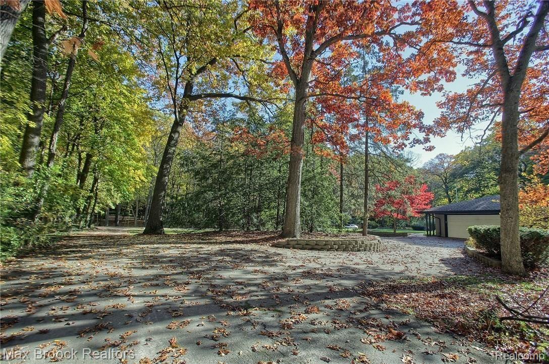 1301 Trowbridge Road Bloomfield Hills, MI 48304 - Photo 23 of 25 Driveway_To_Garage_2nd_View.jpg