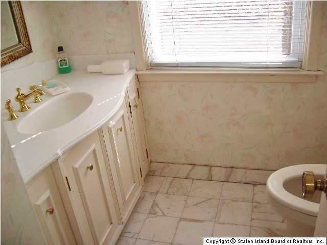 114 Duncan Road Staten Island, NY 10301 - Photo 5 of 17 Additional Photo