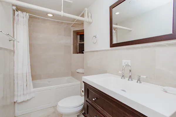 $3,900 | 622 West Briar Place, Unit G, Chicago, IL 60657