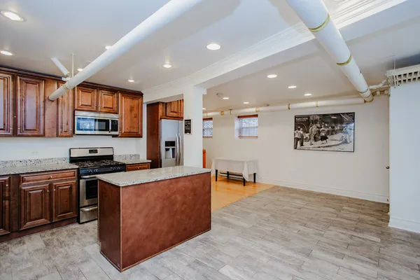 $3,900 | 622 West Briar Place, Unit G, Chicago, IL 60657