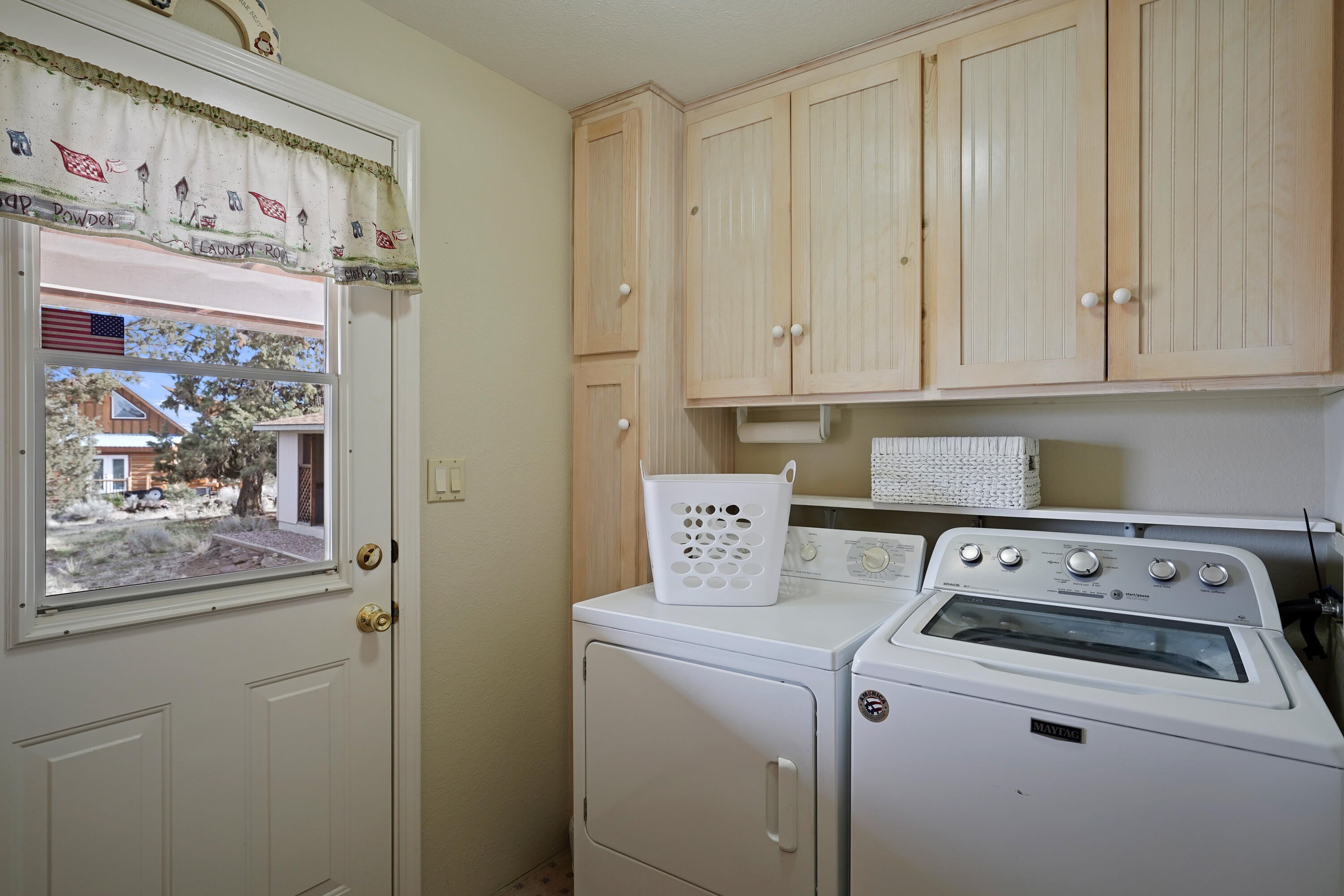 14609 Southwest Maverick Road Terrebonne, OR 97760 - Photo 17 of 33 Laundry