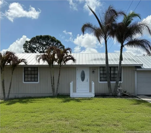 a view of a house with a backyard