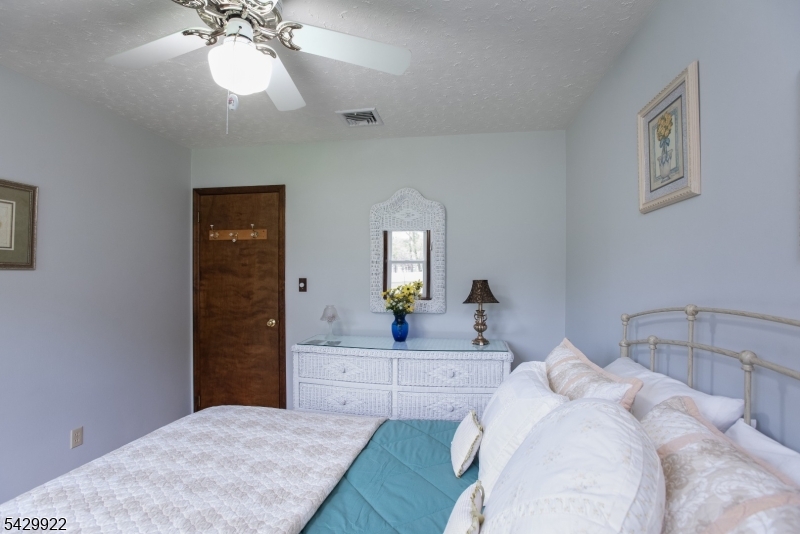 1 Renda Place Green Brook, NJ 08812 - Photo 15 of 23 Gallery Image 15