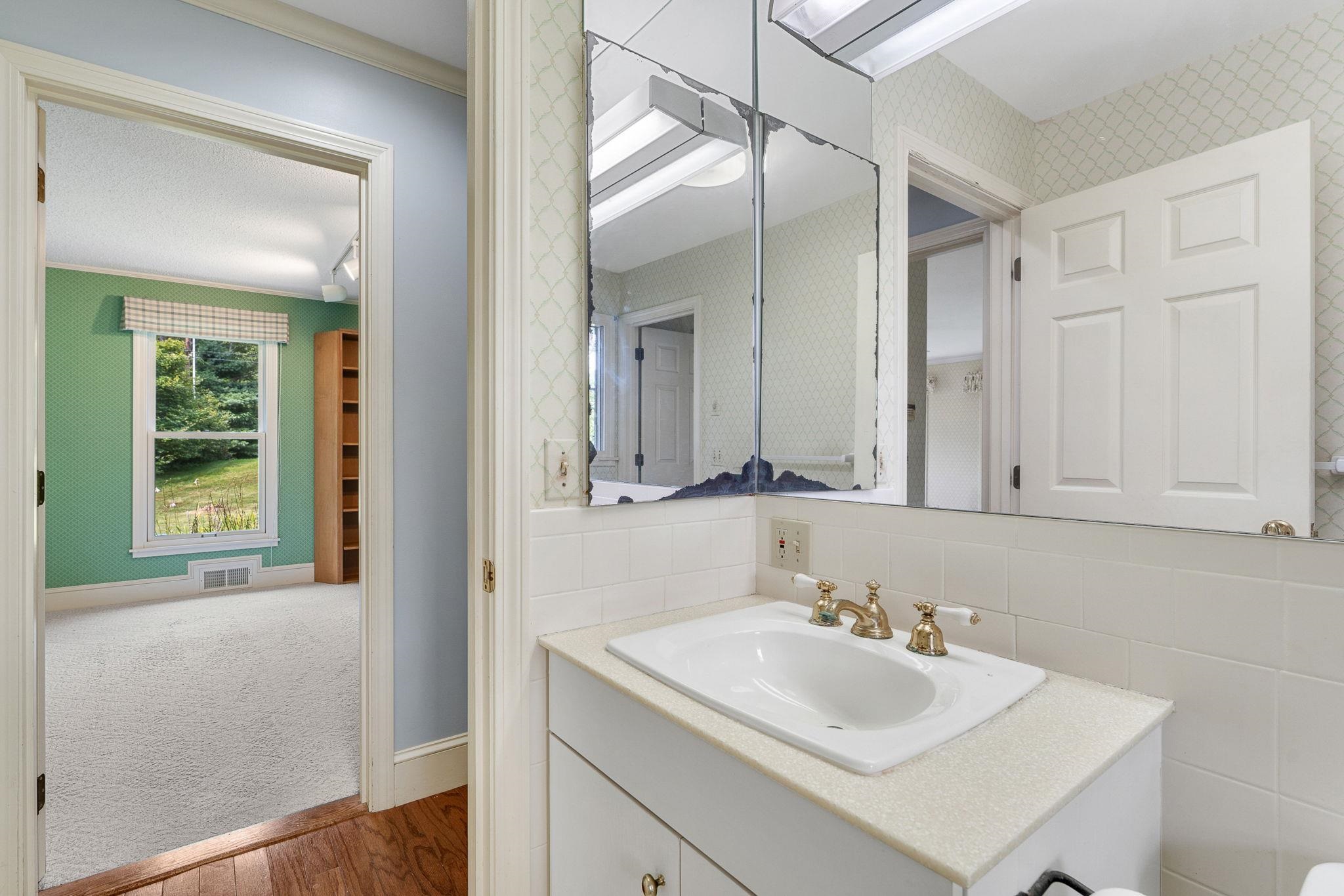 593 Red Barn Road Hartford, VT 05001 - Photo 22 of 50
