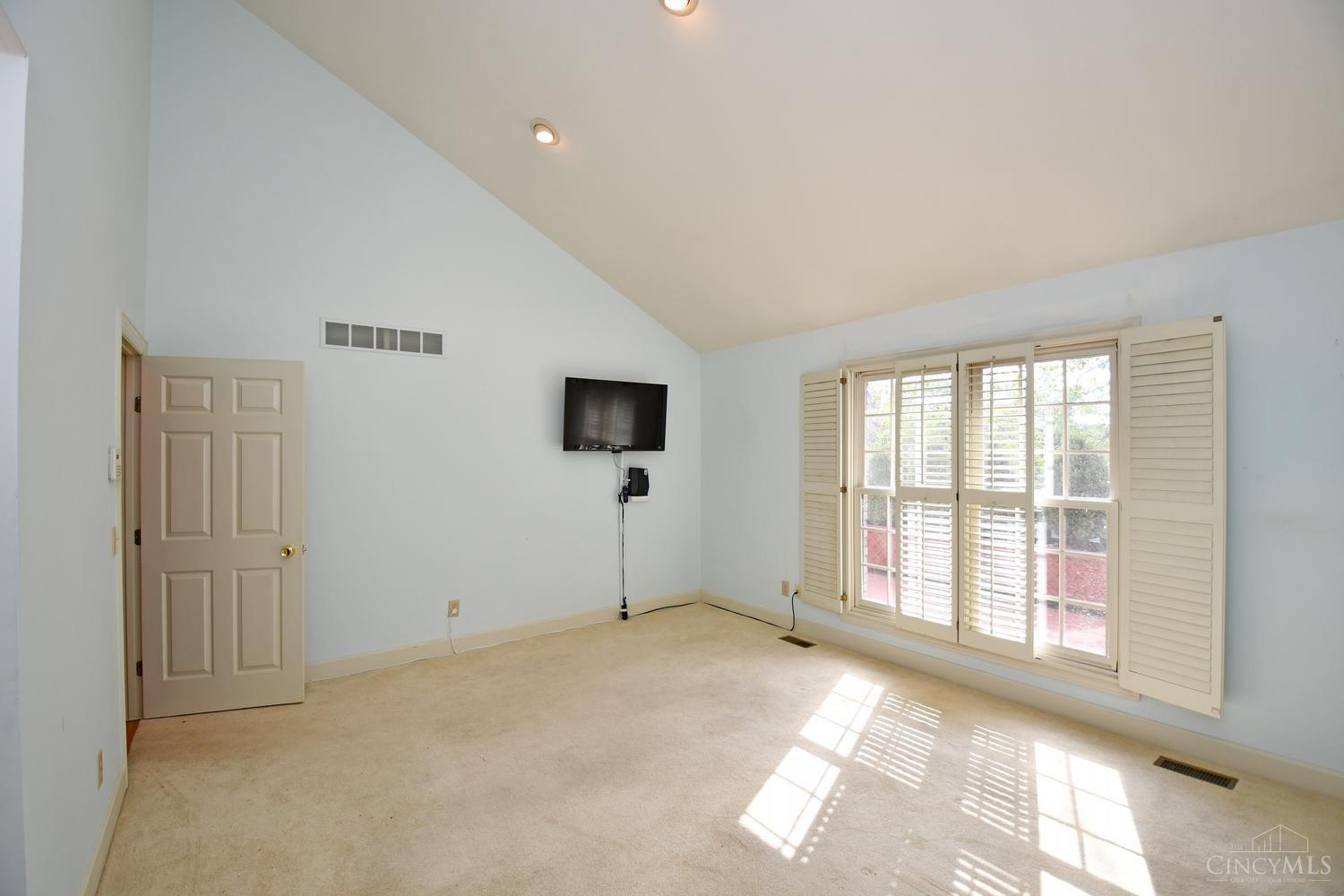 8849 Montgomery Road Cincinnati, OH 45236 - Photo 19 of 43