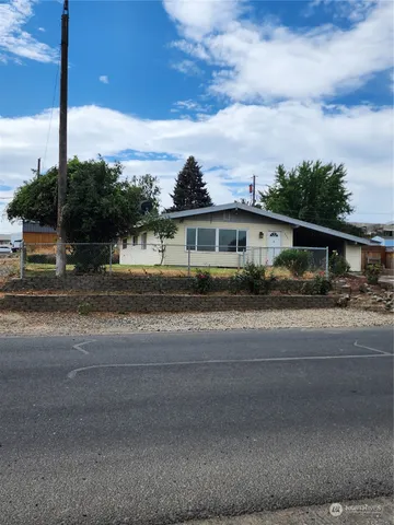 $200,000 | 315 East 7th Street, Warden, WA 98857
