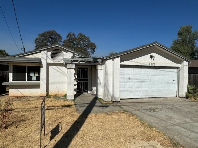 2620 Irwin Road Redding, CA 96002 - Photo 1 of 20 a front view of a house with a yard