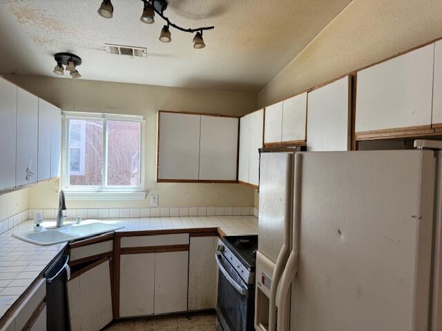 2620 Irwin Road Redding, CA 96002 - Photo 6 of 20 a kitchen with stainless steel appliances a refrigerator sink and cabinets