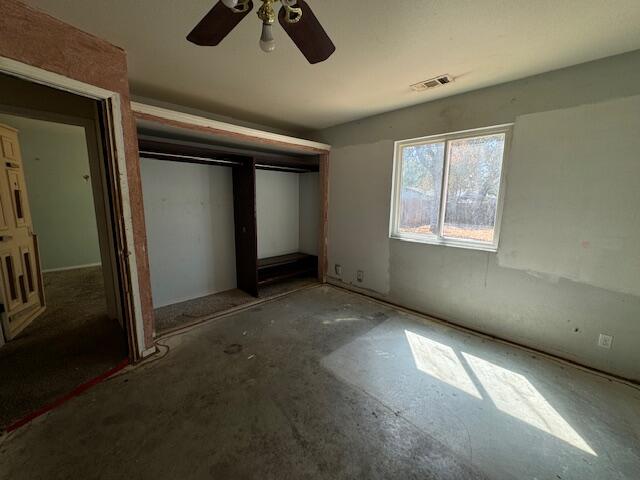 2620 Irwin Road Redding, CA 96002 - Photo 8 of 20 an empty room with windows