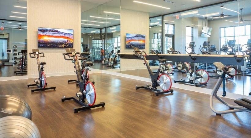 800 Galleria Parkway Southeast, Unit 457 Atlanta, GA 30339 - Photo 31 of 35 a view of a room with gym equipment