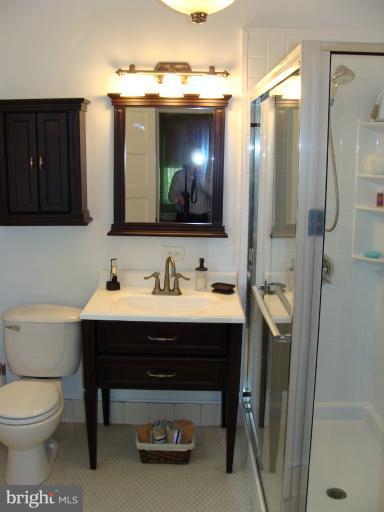 506 Woodside Road Baltimore, MD 21229 - Photo 3 of 30 Reomodeled Owner's Bathroom