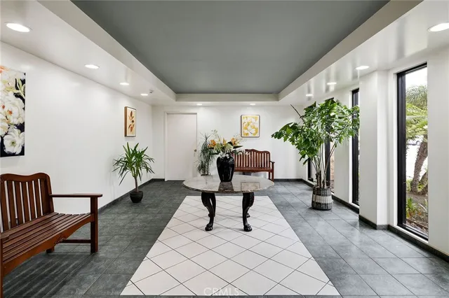 $2,400,000 | 727 Esplanade, Unit 302, Redondo Beach, CA 90277