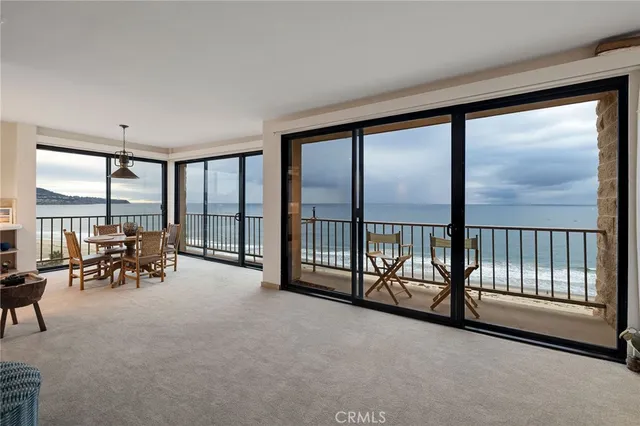 $2,400,000 | 727 Esplanade, Unit 302, Redondo Beach, CA 90277