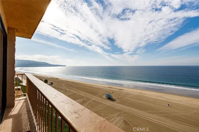 $2,400,000 | 727 Esplanade, Unit 302, Redondo Beach, CA 90277