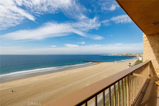 $2,400,000 | 727 Esplanade, Unit 302, Redondo Beach, CA 90277