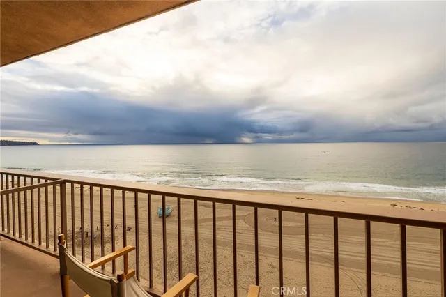 $2,400,000 | 727 Esplanade, Unit 302, Redondo Beach, CA 90277