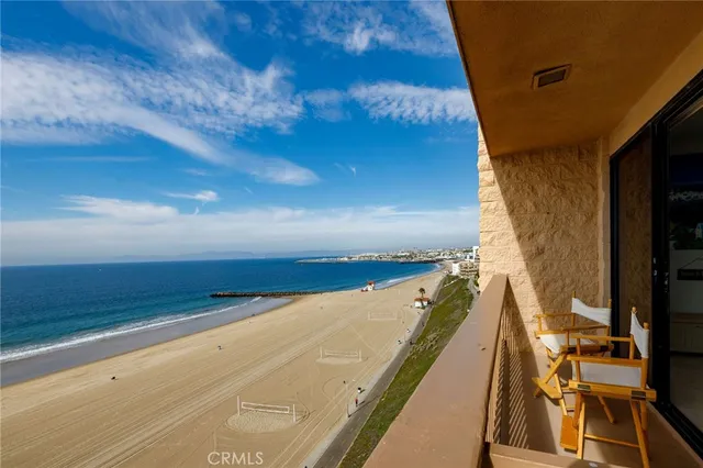 $2,400,000 | 727 Esplanade, Unit 302, Redondo Beach, CA 90277