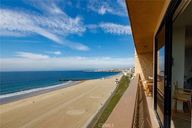 $2,400,000 | 727 Esplanade, Unit 302, Redondo Beach, CA 90277