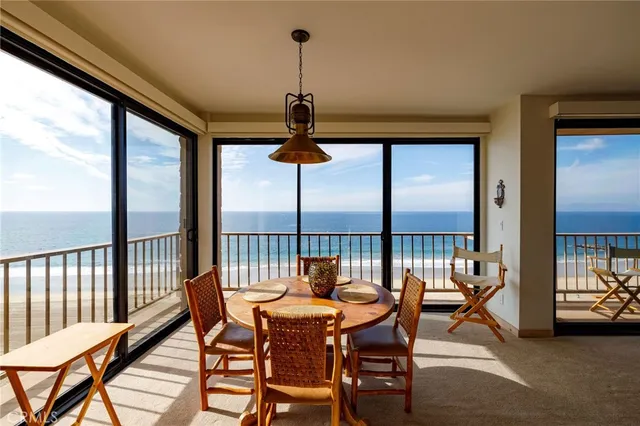 $2,400,000 | 727 Esplanade, Unit 302, Redondo Beach, CA 90277