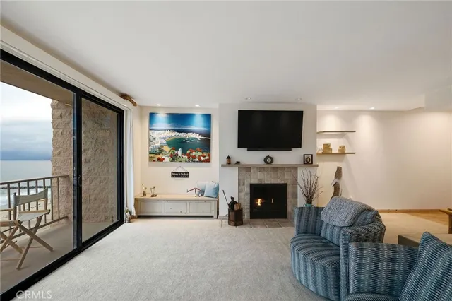 $2,400,000 | 727 Esplanade, Unit 302, Redondo Beach, CA 90277