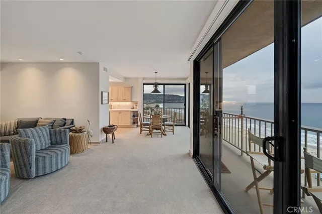 $2,400,000 | 727 Esplanade, Unit 302, Redondo Beach, CA 90277