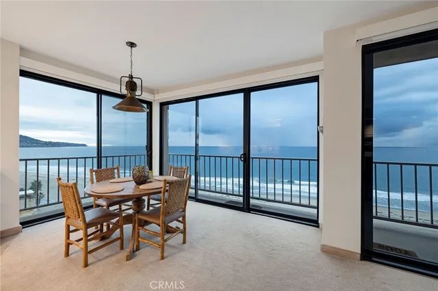 $2,400,000 | 727 Esplanade, Unit 302, Redondo Beach, CA 90277