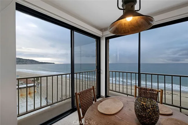 $2,400,000 | 727 Esplanade, Unit 302, Redondo Beach, CA 90277