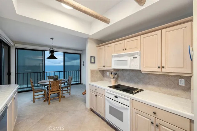 $2,400,000 | 727 Esplanade, Unit 302, Redondo Beach, CA 90277