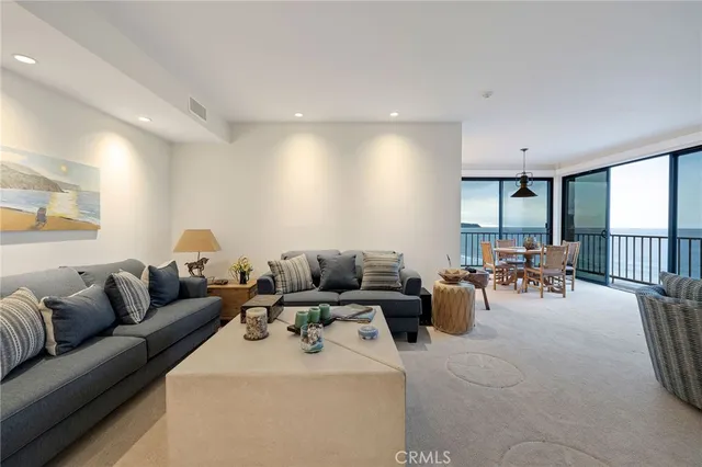 $2,400,000 | 727 Esplanade, Unit 302, Redondo Beach, CA 90277