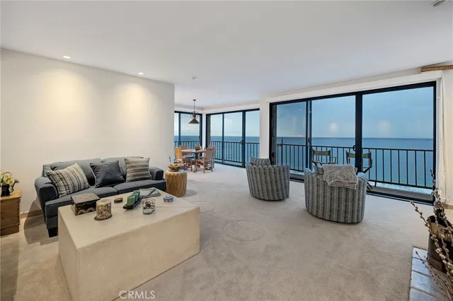 $2,400,000 | 727 Esplanade, Unit 302, Redondo Beach, CA 90277