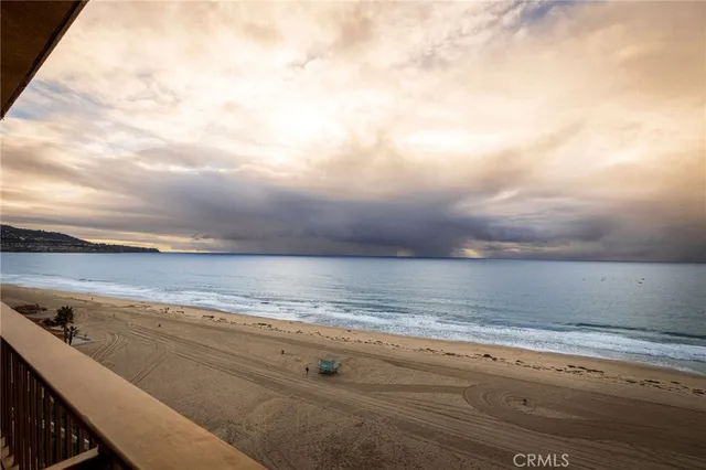 $2,400,000 | 727 Esplanade, Unit 302, Redondo Beach, CA 90277