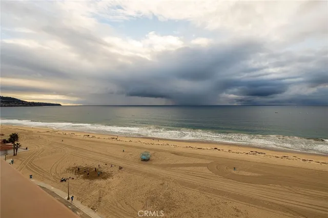 $2,400,000 | 727 Esplanade, Unit 302, Redondo Beach, CA 90277