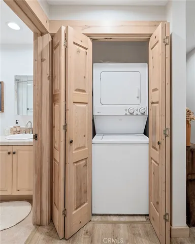 $2,400,000 | 727 Esplanade, Unit 302, Redondo Beach, CA 90277