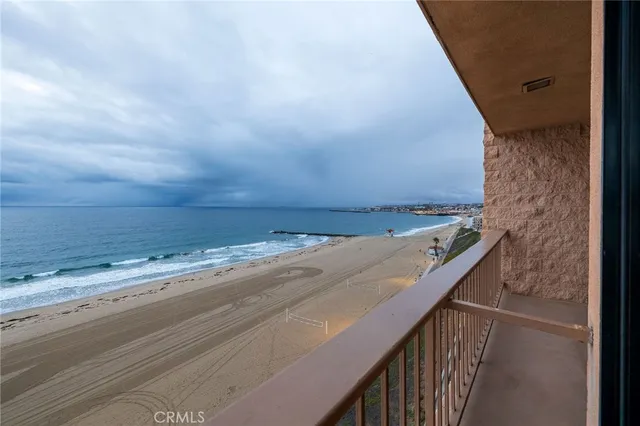 $2,400,000 | 727 Esplanade, Unit 302, Redondo Beach, CA 90277