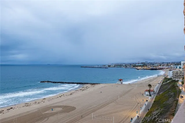 $2,400,000 | 727 Esplanade, Unit 302, Redondo Beach, CA 90277