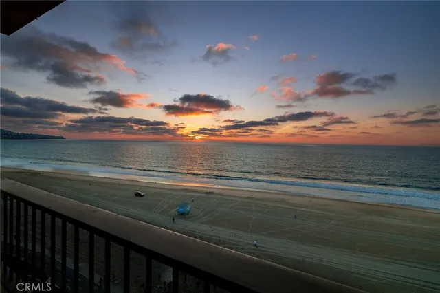 $2,400,000 | 727 Esplanade, Unit 302, Redondo Beach, CA 90277