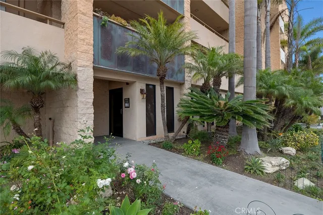 $2,400,000 | 727 Esplanade, Unit 302, Redondo Beach, CA 90277