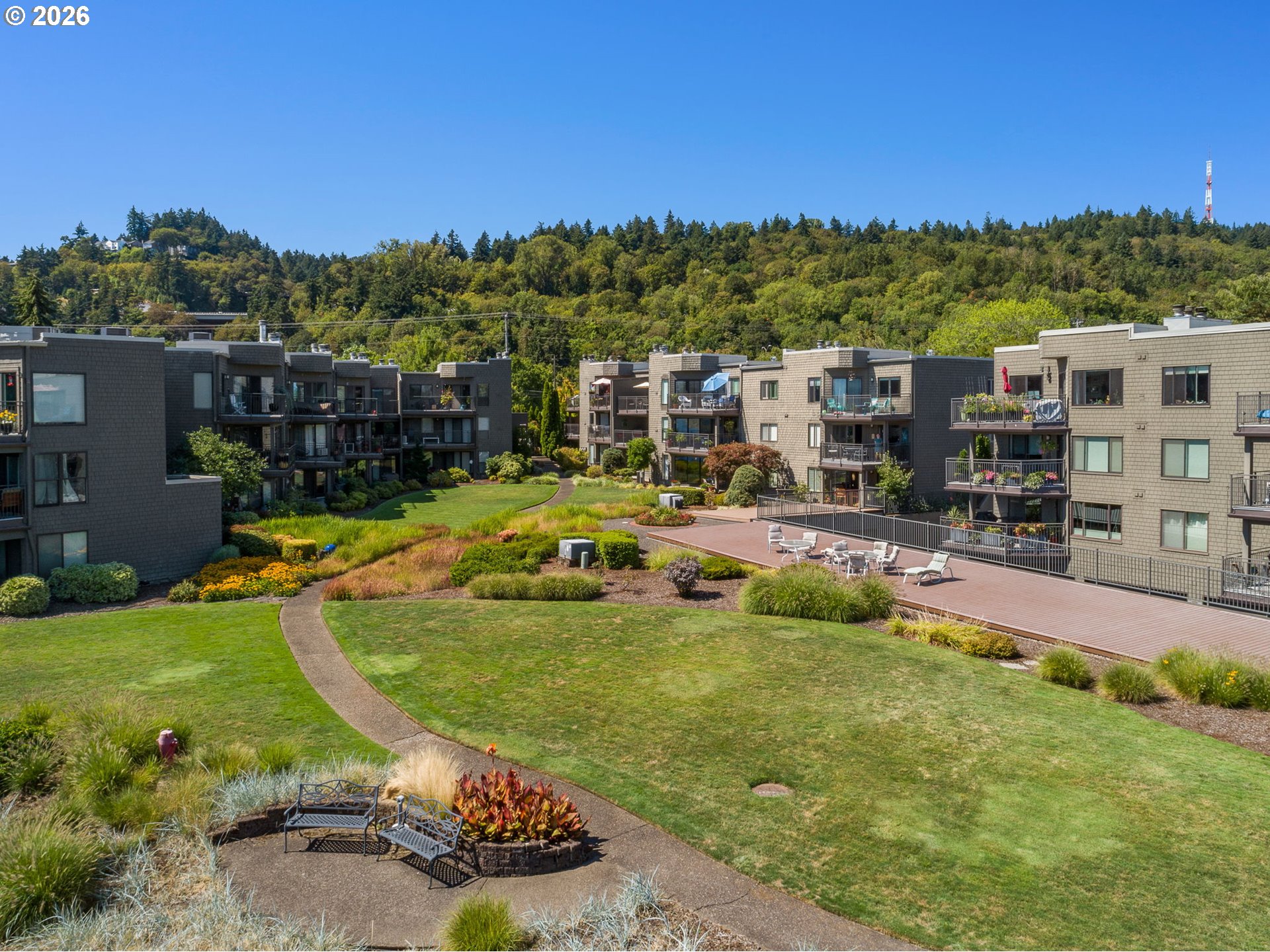 5640 South Riverside Lane, Unit 2 Portland, OR 97239 - Photo 37 of 42 Gallery Image 37