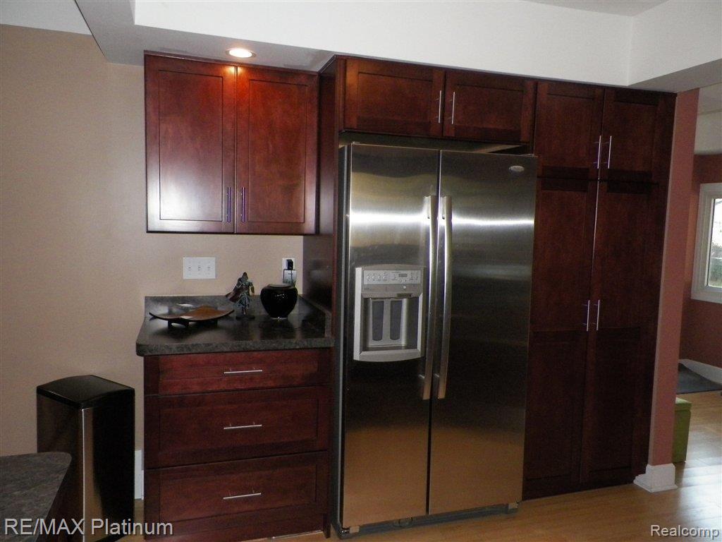7839 Brighton Road Brighton, MI 48116 - Photo 3 of 15 Appliances Stay!