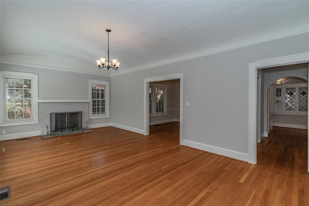 2311 Warner Road Fort Worth, TX 76110 - Photo 5 of 37