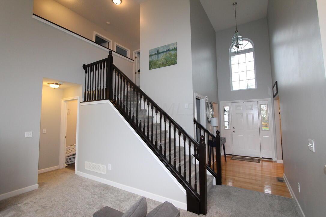 4836 Heath Trails Road Hilliard, OH 43026 - Photo 3 of 32 Open Spindle Railing