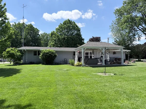 a view of a house with a yard