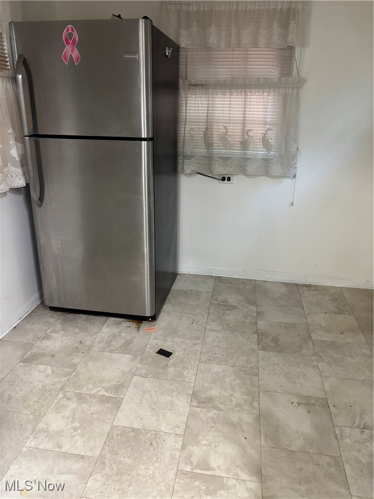 986 Woodview Road Cleveland, OH 44121 - Photo 3 of 9