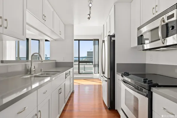 $4,200 | 300 3rd Street, Unit 1012, San Francisco, CA 94107