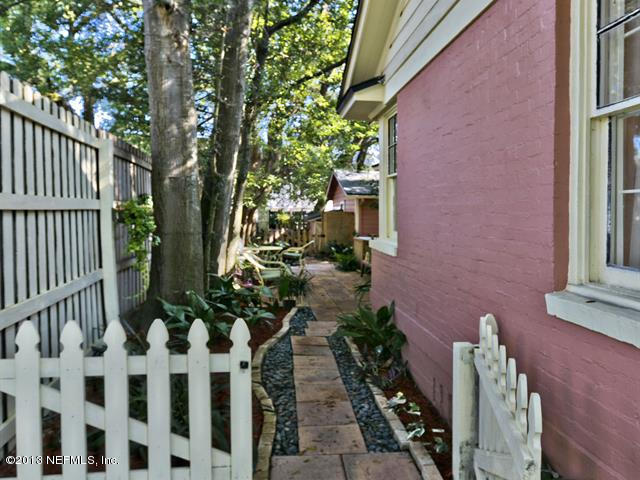 1935 Largo Road Jacksonville, FL 32207 - Photo 31 of 47 Courtyard