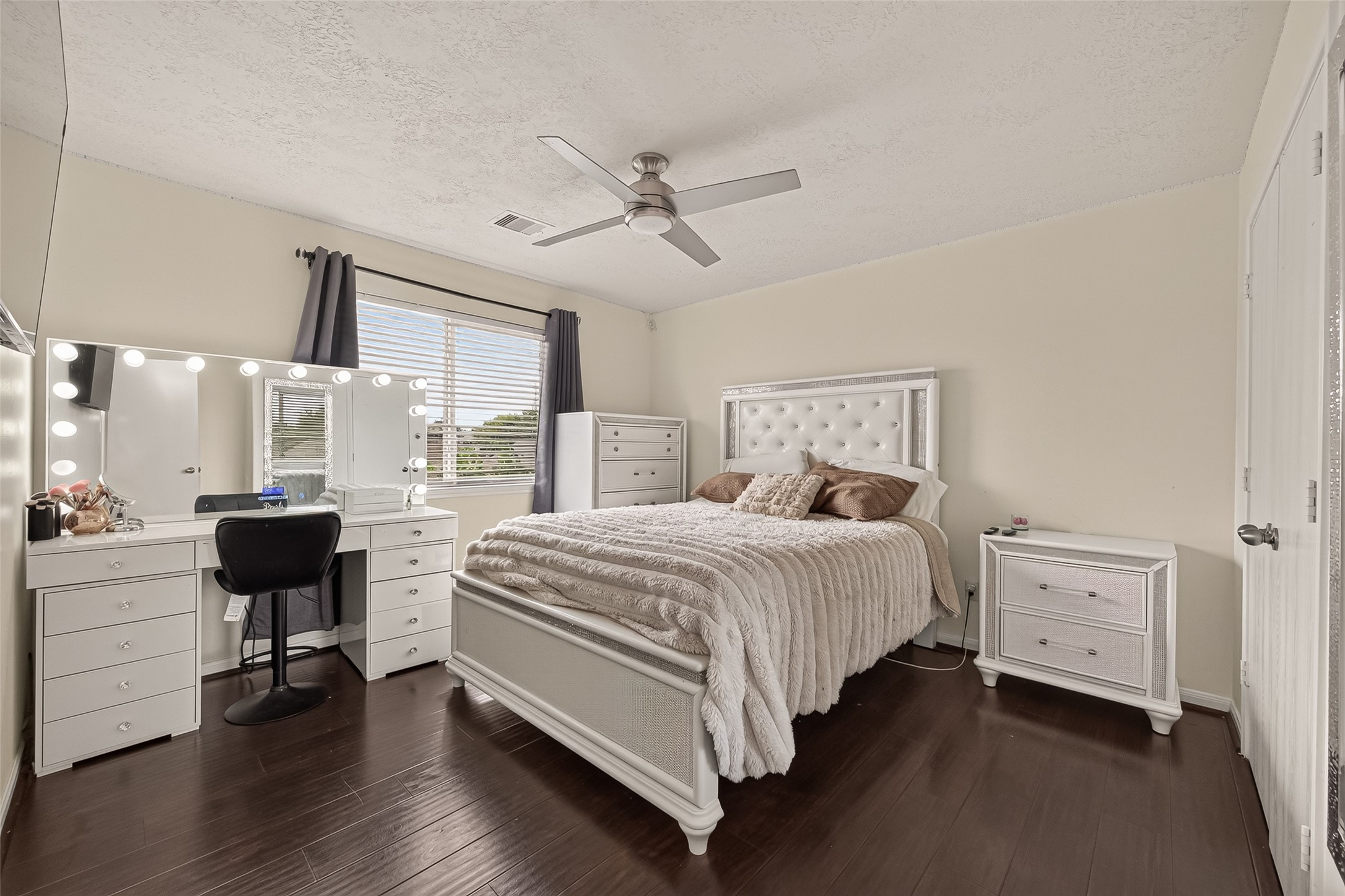 10931 View Pointe Lane Houston, TX 77034 - Photo 11 of 21 Bedroom 2